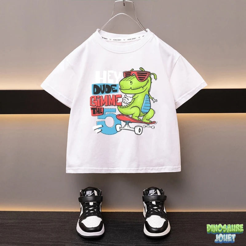 Tee shirt skateur Dinosaure